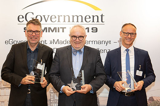 Die Preisträger des eGovernment Summit 2019: Staatssekretär Dr. Hartmut Schubert, eGovernment Leadership Award; der Bremer Staatsrat Hening Lühr, Digital Transformation Award und der CIO der Stadt Karlsruhe Markus Losert